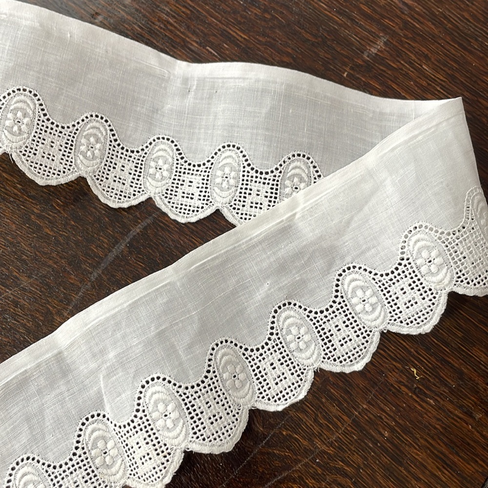 Antique Edwardian White Cotton Eyelet Trim – Scalloped Hem Embroidery, 2.5 Yards